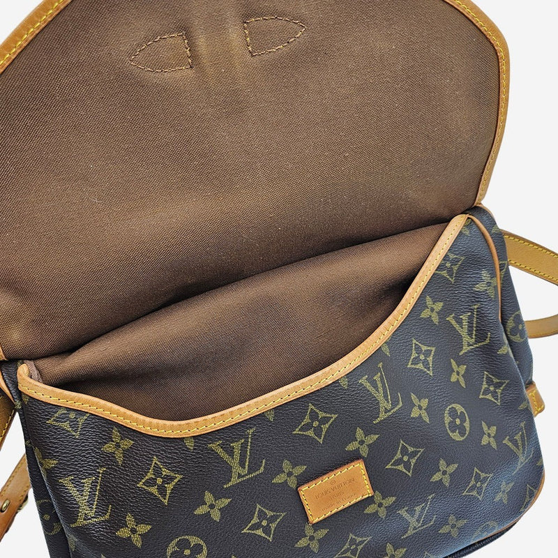 MONOGRAM CANVAS SAUMUR 30