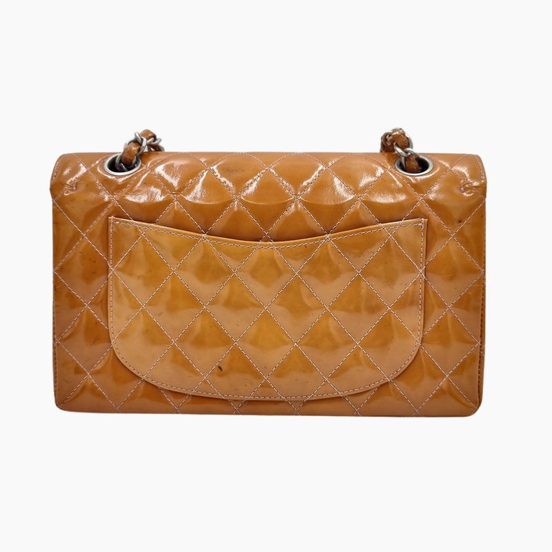 ORANGE PATENT CLASSIC FLAP SMALL taske fra brand: CHANEL - We Do Vintage