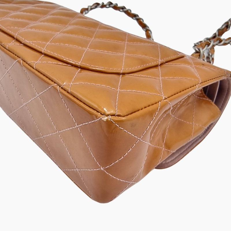 ORANGE PATENT CLASSIC FLAP SMALL taske fra brand: CHANEL - We Do Vintage