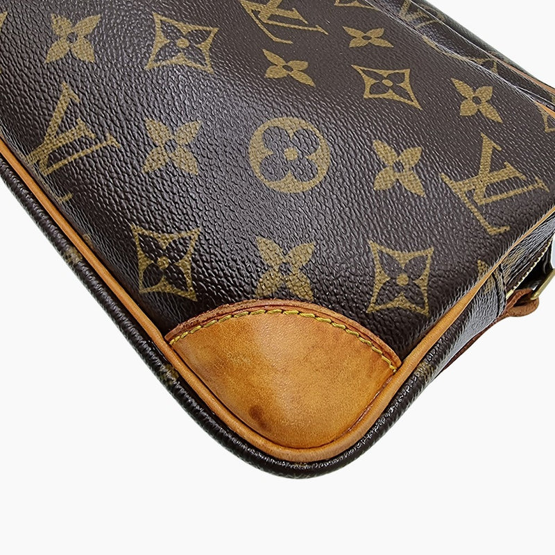 MONOGRAM CANVAS NILE MM taske fra brand: LOUIS VUITTON - We Do Vintage